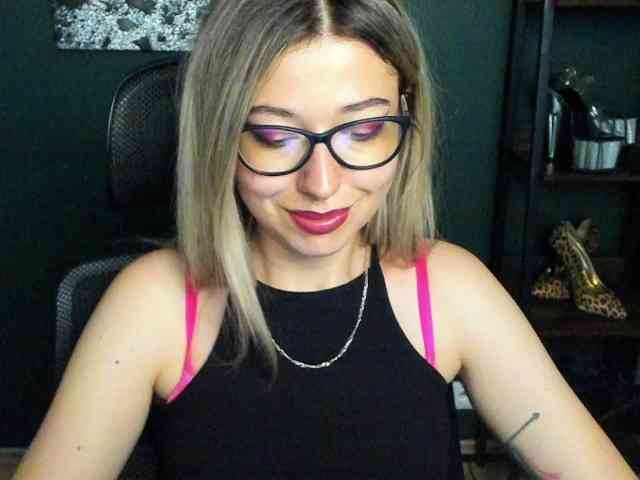 xxHeidiLove webcam