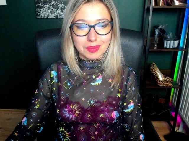 xxHeidiLove webcam