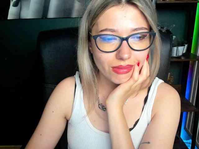 xxHeidiLove webcam