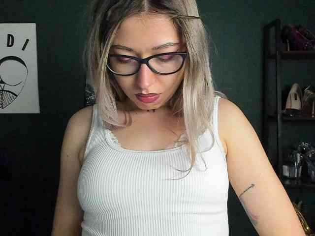 xxHeidiLove webcam