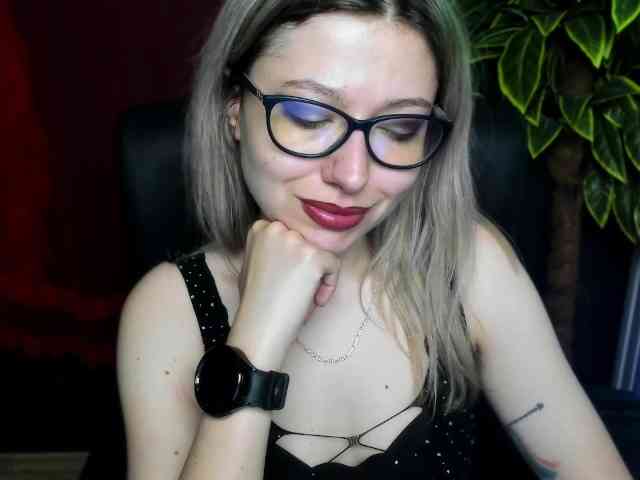 xxHeidiLove webcam