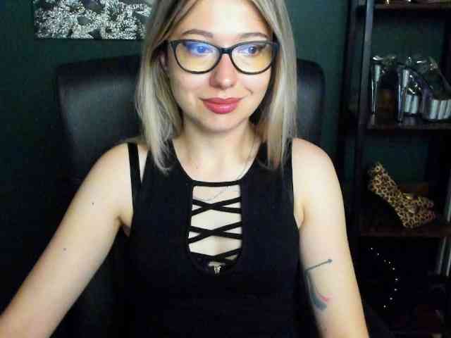 xxHeidiLove webcam