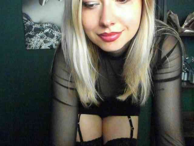 xxHeidiLove webcam