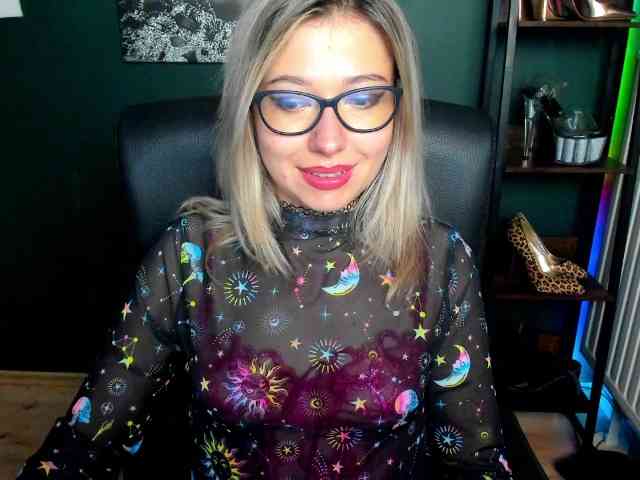 xxHeidiLove webcam