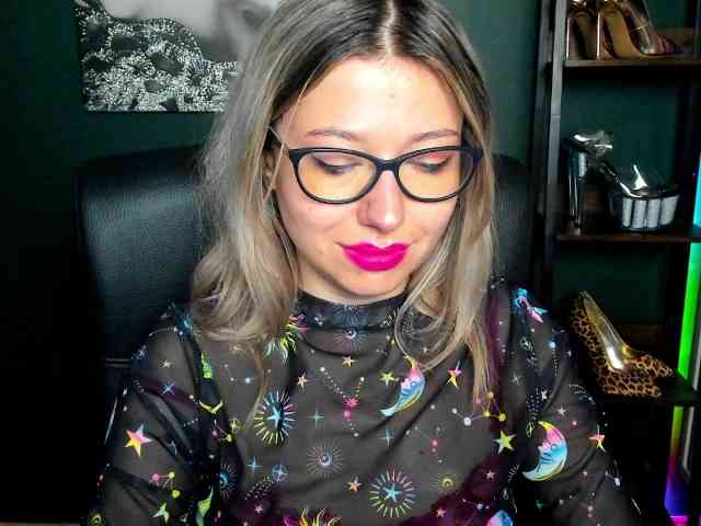 xxHeidiLove webcam