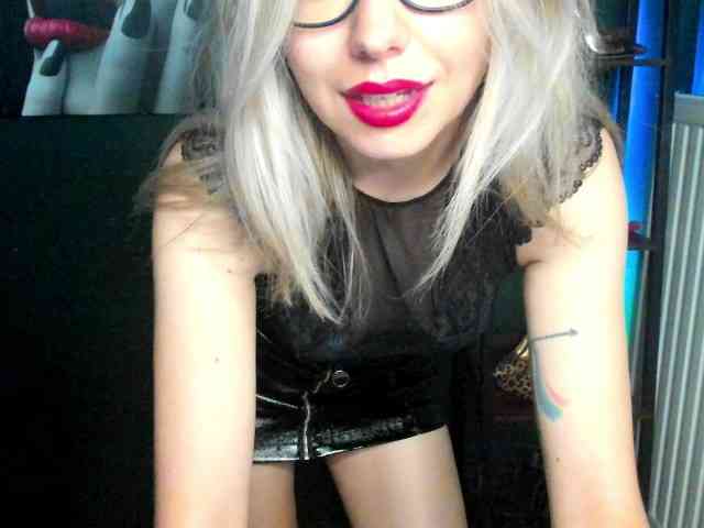 xxHeidiLove webcam