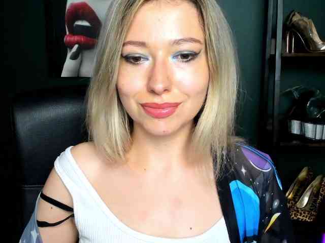xxHeidiLove webcam