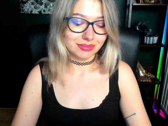 xxHeidiLove webcam