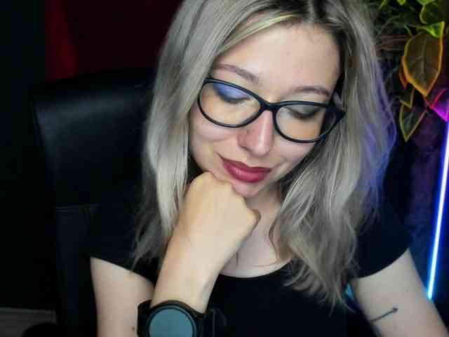 xxHeidiLove webcam