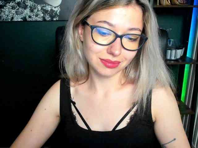 xxHeidiLove webcam