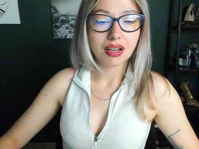 xxHeidiLove webcam
