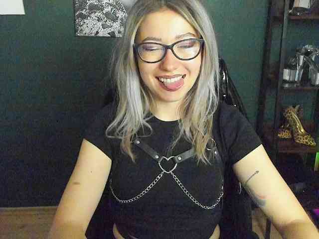 xxHeidiLove webcam