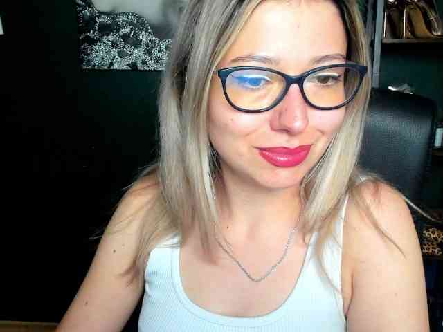 xxHeidiLove webcam
