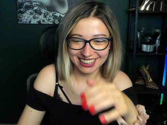 xxHeidiLove webcam