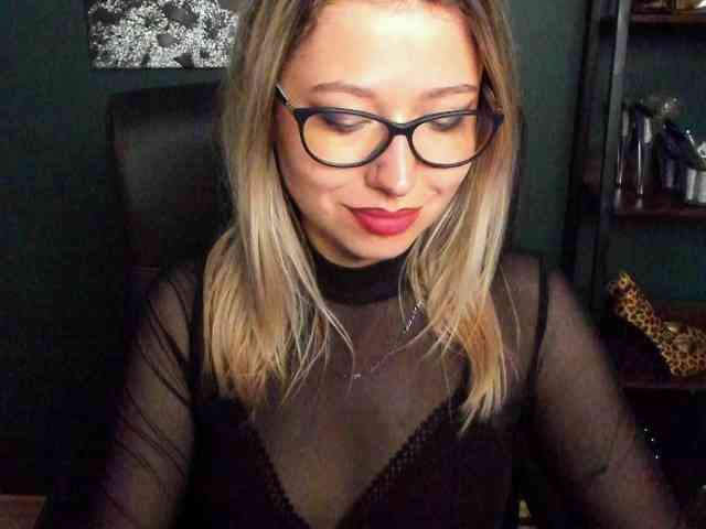xxHeidiLove webcam