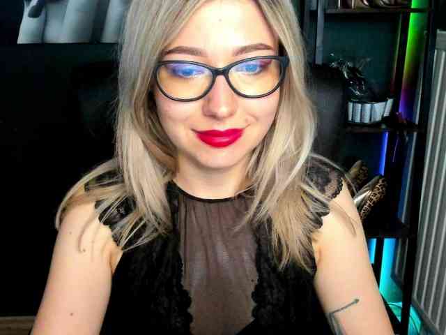 xxHeidiLove webcam