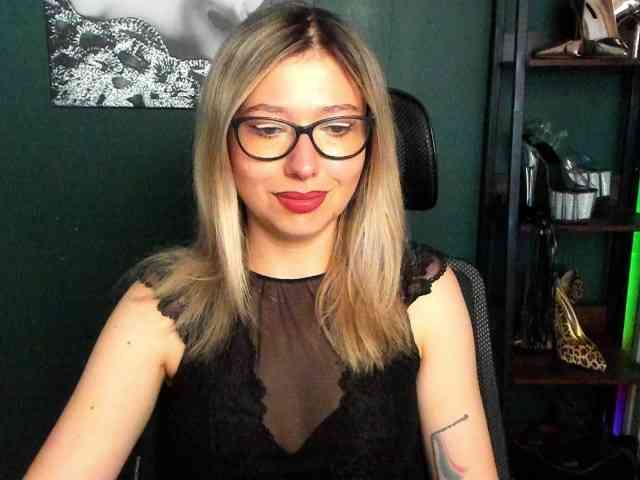 xxHeidiLove webcam