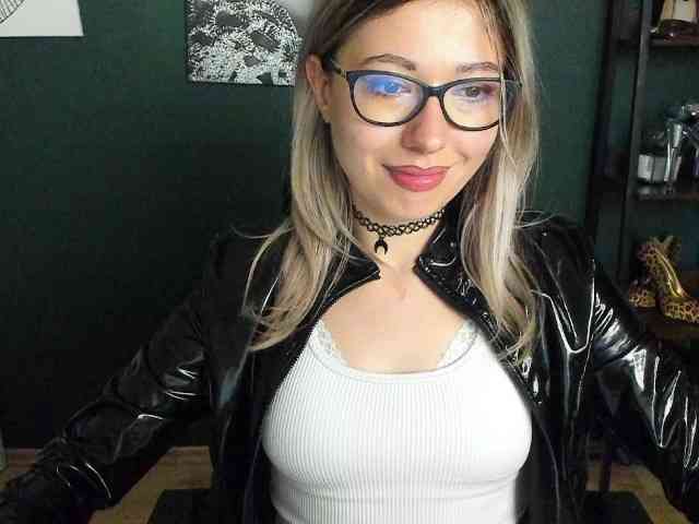 xxHeidiLove webcam