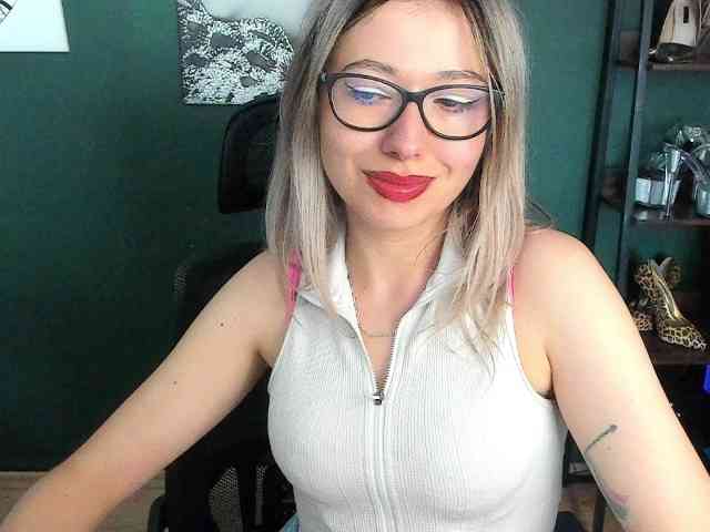 xxHeidiLove webcam