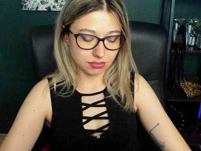 xxHeidiLove webcam