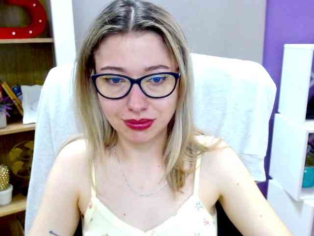 xxHeidiLove webcam