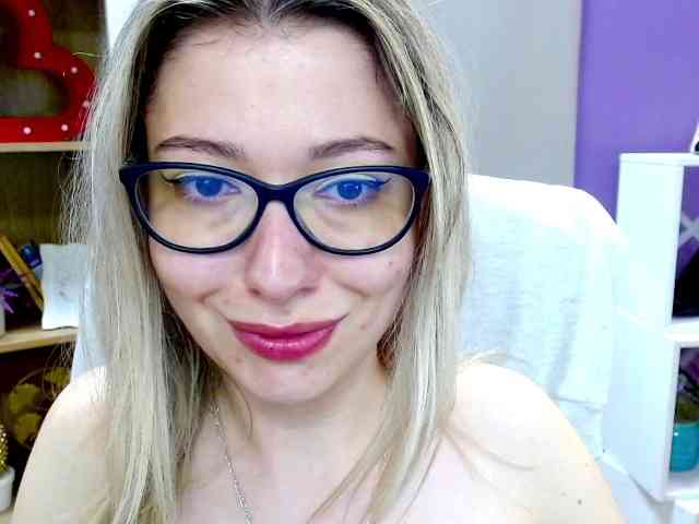 xxHeidiLove webcam