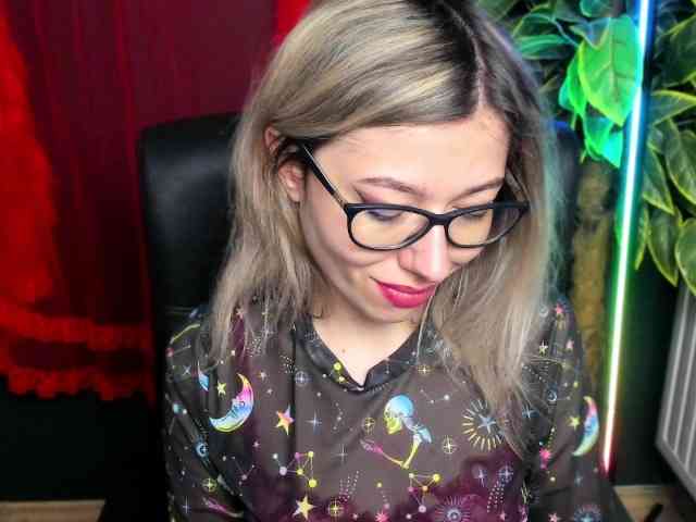 xxHeidiLove webcam