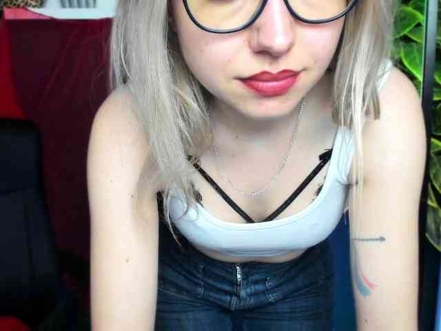 xxHeidiLove webcam