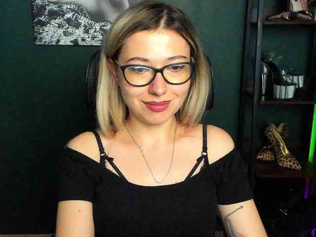 xxHeidiLove webcam