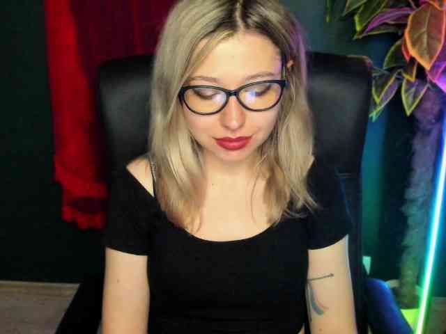 xxHeidiLove webcam