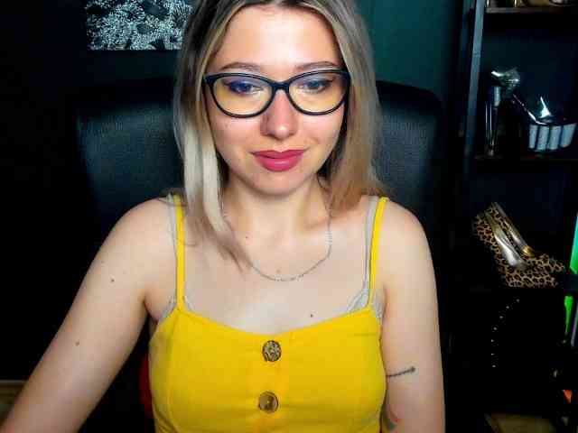 xxHeidiLove webcam