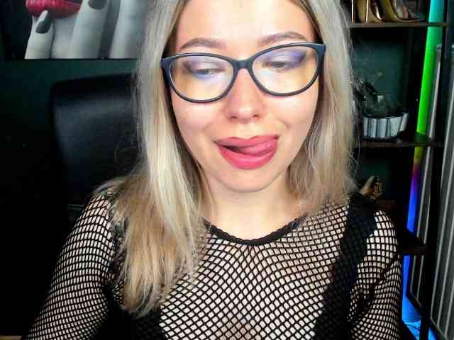 xxHeidiLove webcam