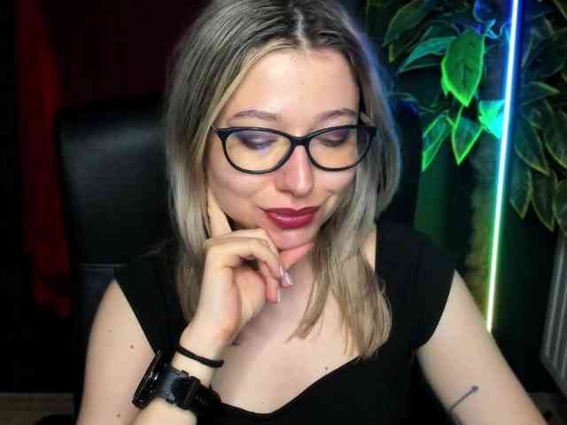 xxHeidiLove webcam