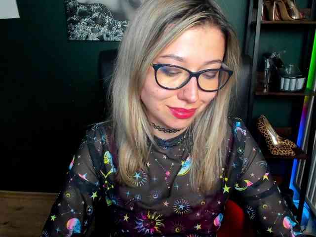 xxHeidiLove webcam