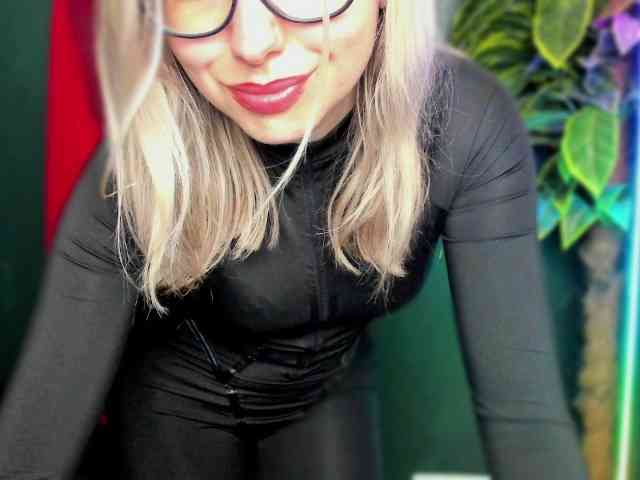 xxHeidiLove webcam