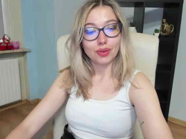 xxHeidiLove webcam