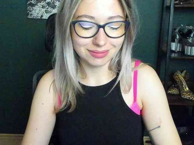 xxHeidiLove webcam