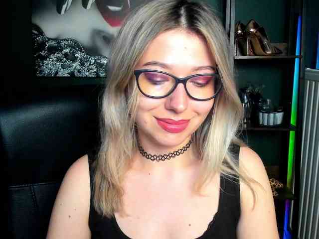xxHeidiLove webcam