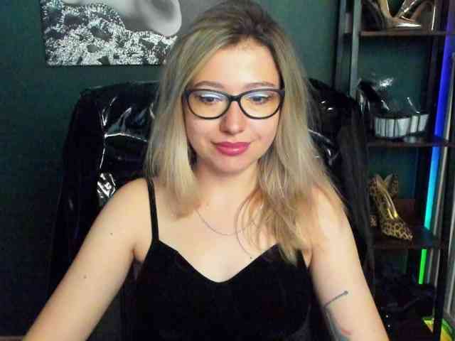xxHeidiLove webcam