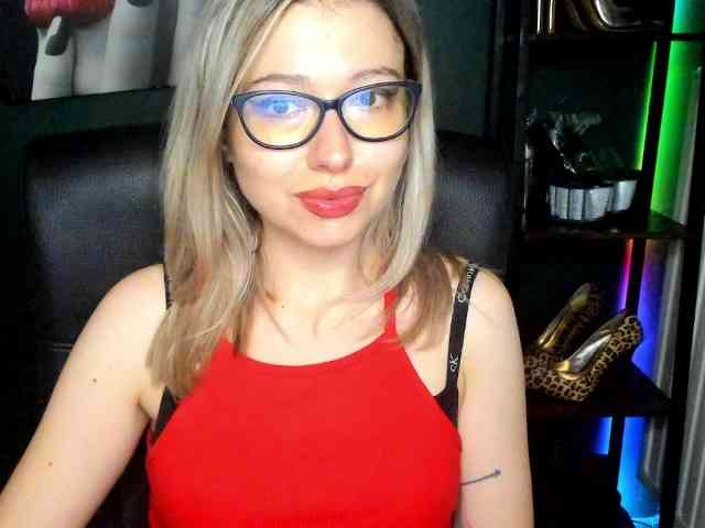 xxHeidiLove webcam