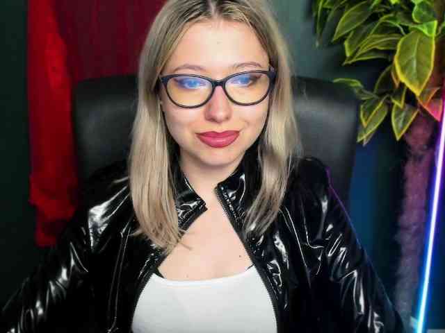 xxHeidiLove webcam