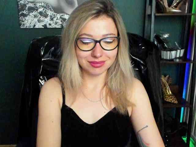 xxHeidiLove webcam