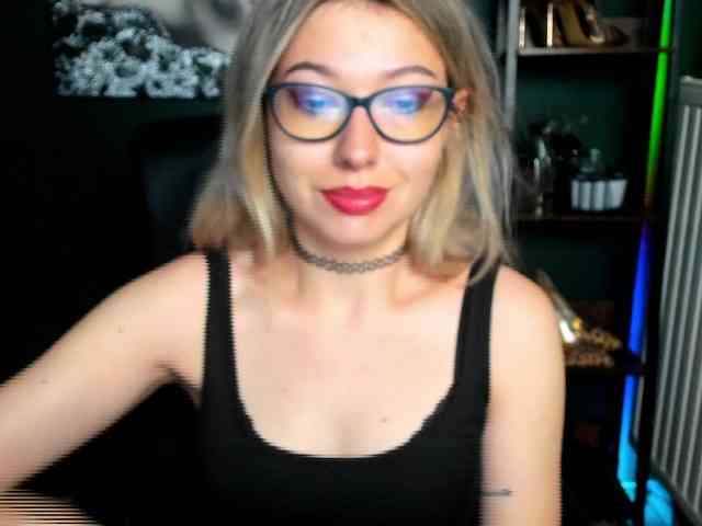 xxHeidiLove webcam