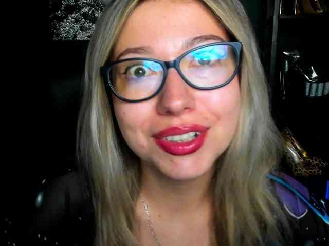 xxHeidiLove webcam