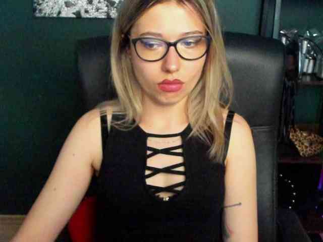 xxHeidiLove webcam