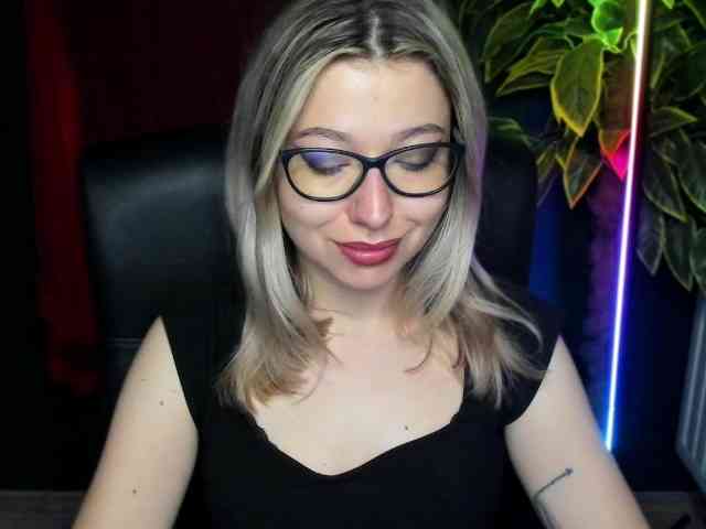 xxHeidiLove webcam