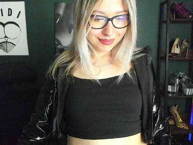 xxHeidiLove webcam