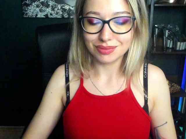 xxHeidiLove webcam