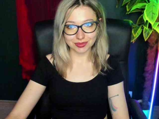 xxHeidiLove webcam