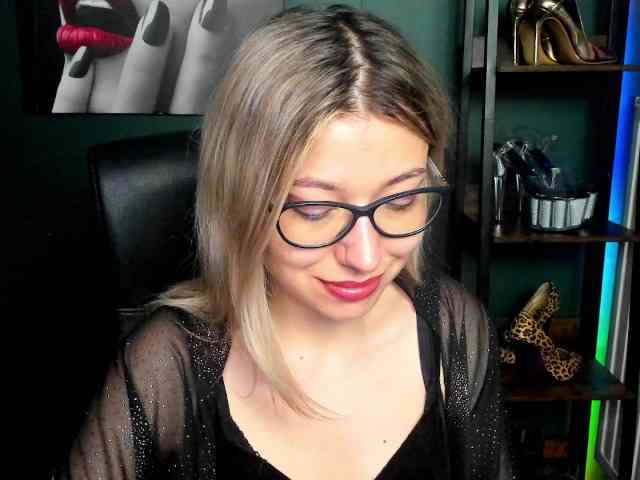 xxHeidiLove webcam